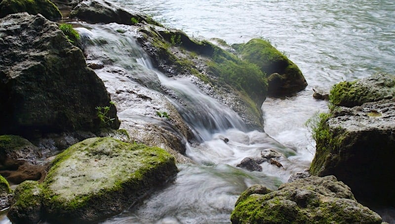 A small cascade flowing into the pool underneath Cascada Misol-Ha.