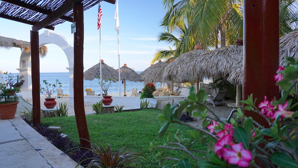 Beach club: Attractions in Huatulco