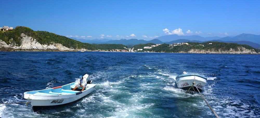 Boat tour of Huatulco's bays