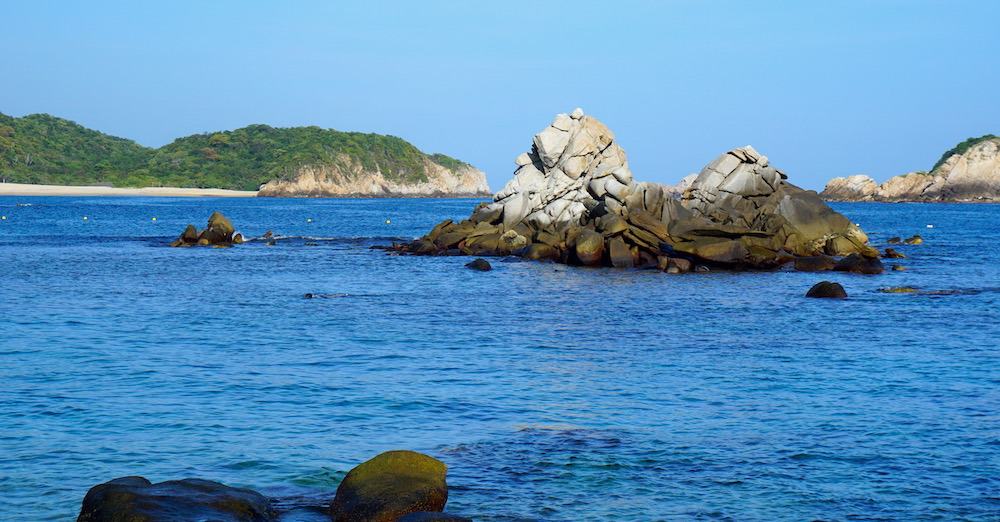 Boat tour sightseeing in Huatulco Oaxaca