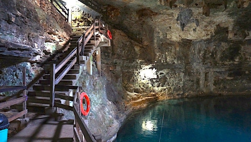 Le grand escalier du Cenote Samula