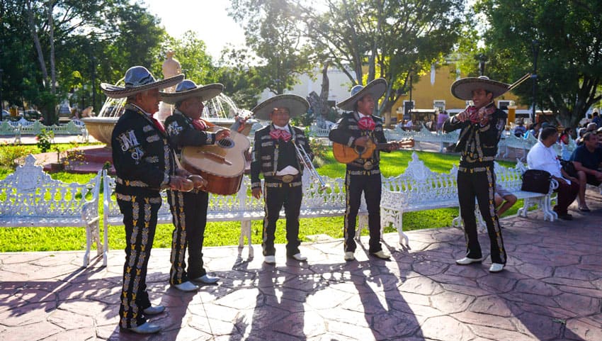 Mariachis playing music in Valladolid's Parque Principal